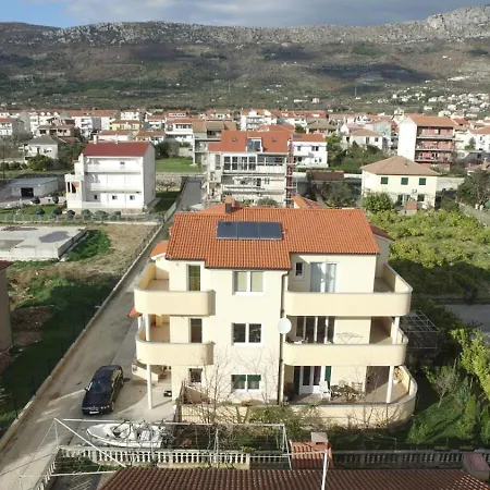 Palatium Apartment *