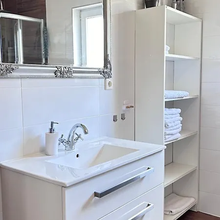 Palatium Apartment *